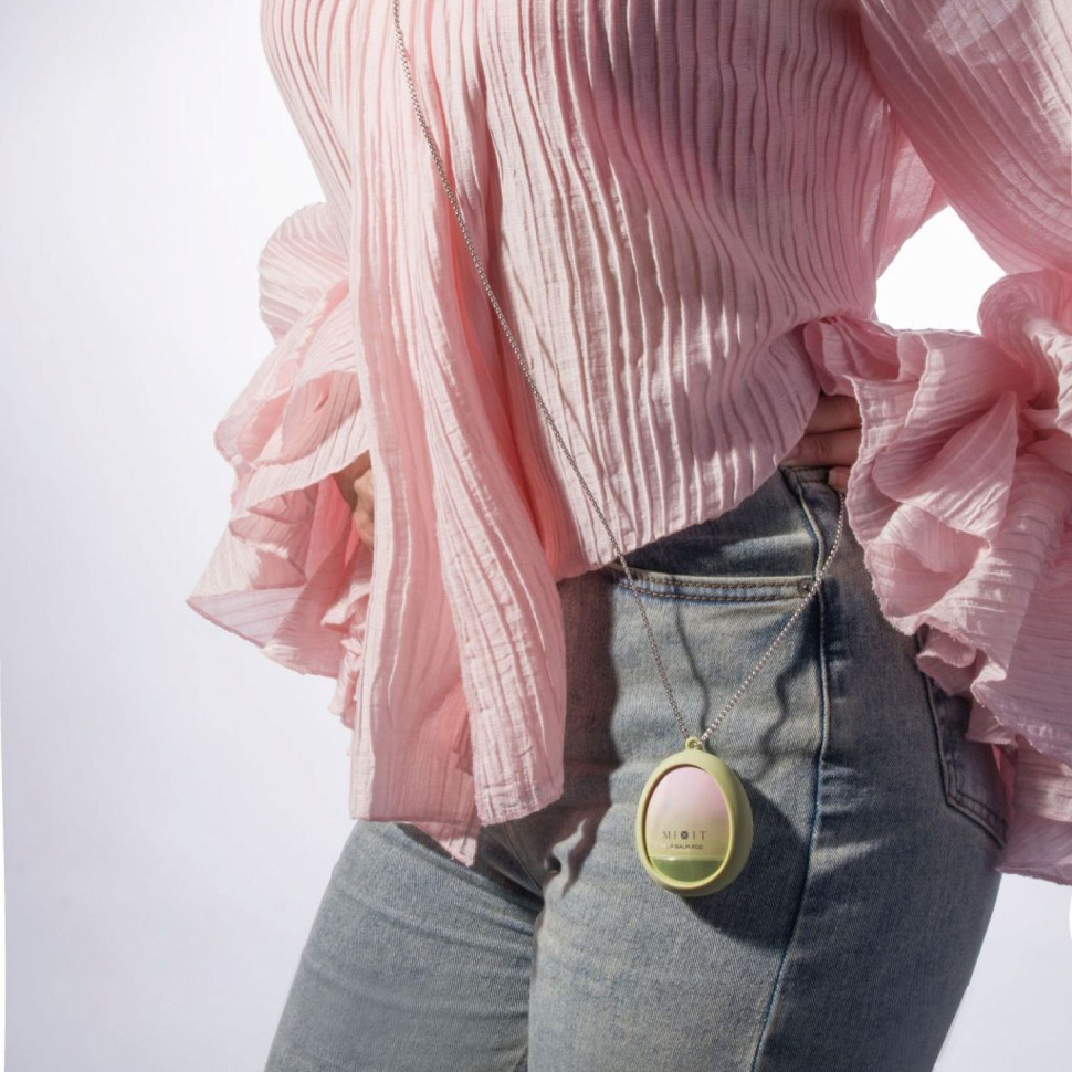 Питательный бальзам для губ, 02 matcha bloom (нежно-зеленая), зеленое яблоко